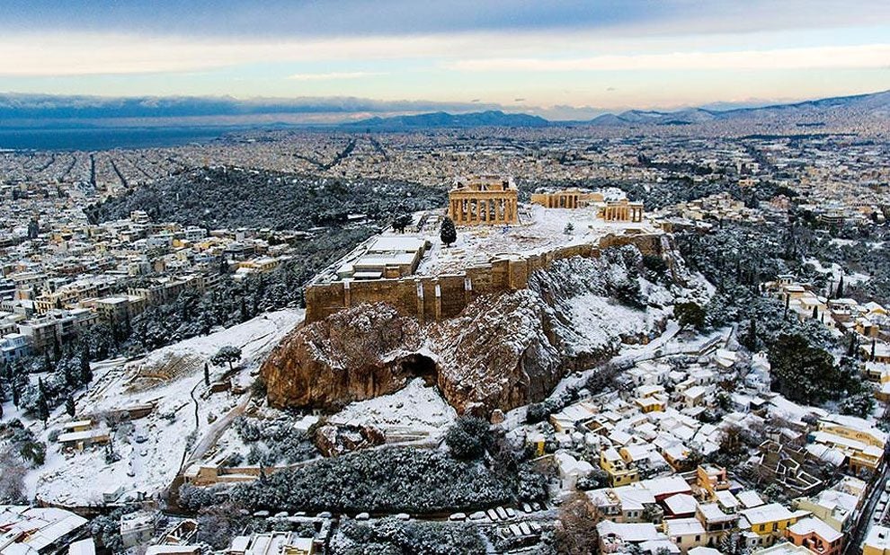 Παραληρούν τα ΜΜΕ παγκοσμίως με τη χιονισμένη Ακρόπολη (εικόνες,βίντεο)